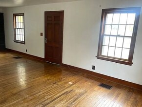 813 E Washington St in Monticello, IL - Building Photo - Building Photo