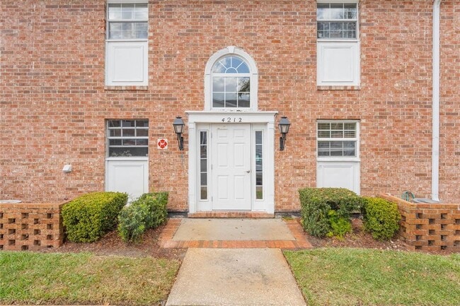 property at 4212 Lake Underhill Rd