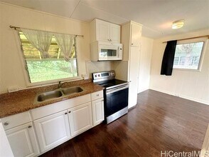 528 Oneawa St in Kailua, HI - Foto de edificio - Building Photo