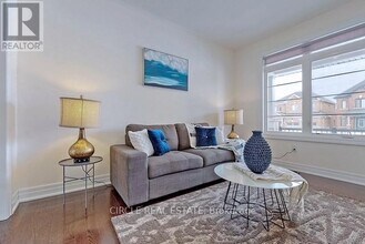 213 Danny Wheeler Blvd in Georgina, ON - Building Photo - Building Photo