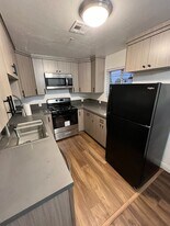 14655 Vanowen St in Van Nuys, CA - Building Photo