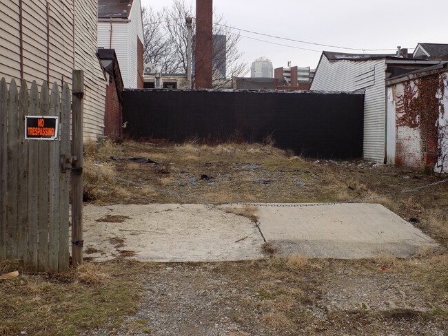 633 Foreland St in Pittsburgh, PA - Building Photo - Building Photo