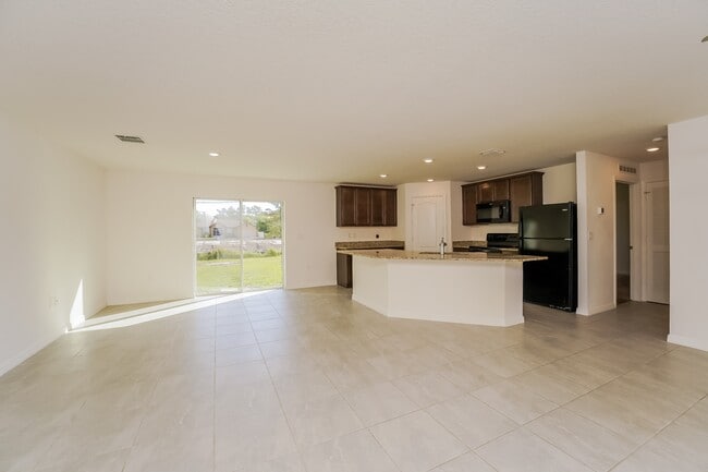 1167 Walden Blvd SE in Palm Bay, FL - Building Photo - Building Photo