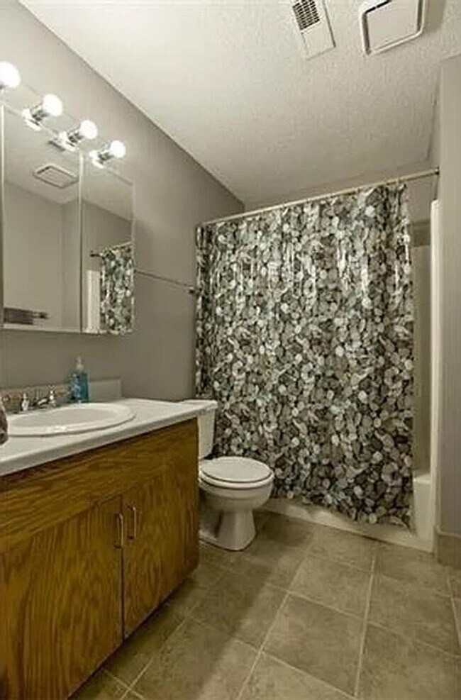 203 Deerfield Ln in Lawrence, KS - Building Photo - Building Photo