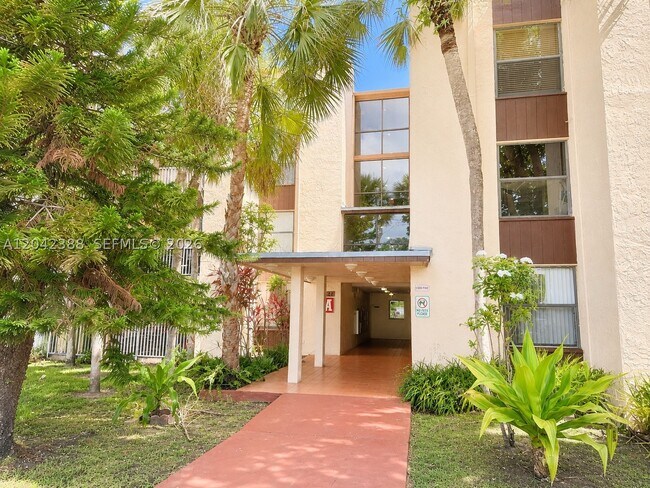 14421 N Kendall Dr
