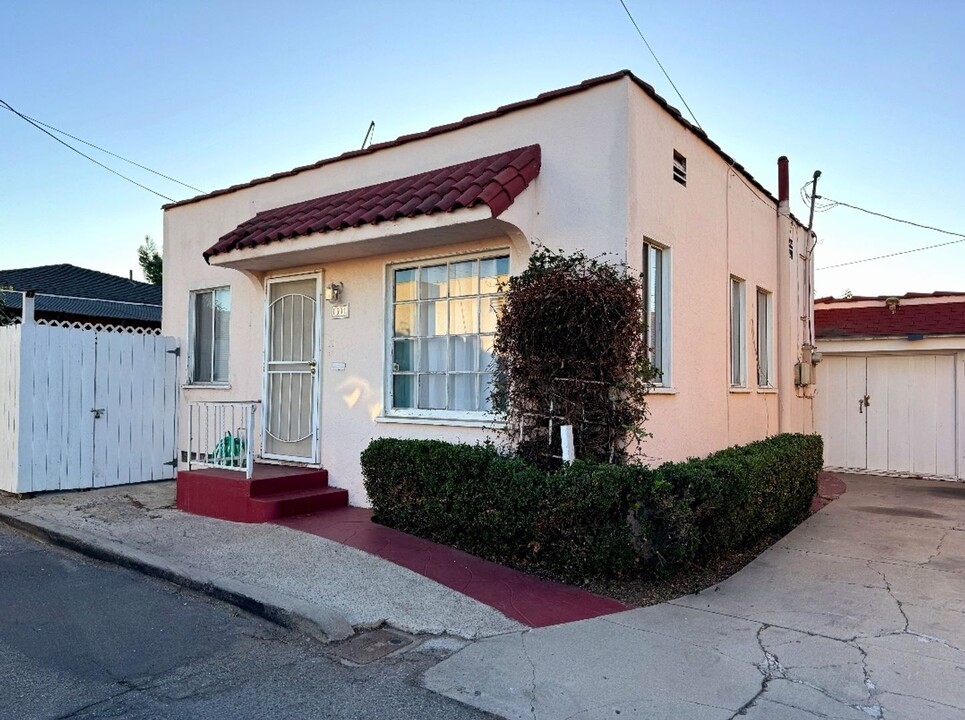 1501 E Bailey Way in Long Beach, CA - Building Photo