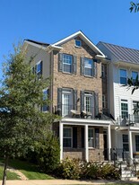 1058 Old Trail Dr in Crozet, VA - Building Photo