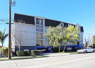 Parc Square Apartments in Santa Ana, CA - Building Photo - Building Photo