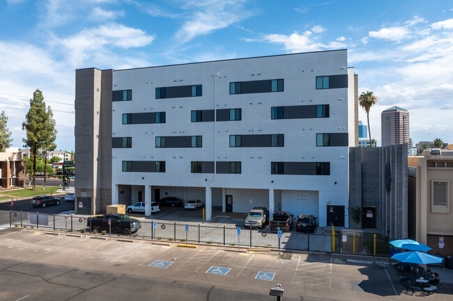 Osborn Pointe in Phoenix, AZ - Building Photo - Building Photo