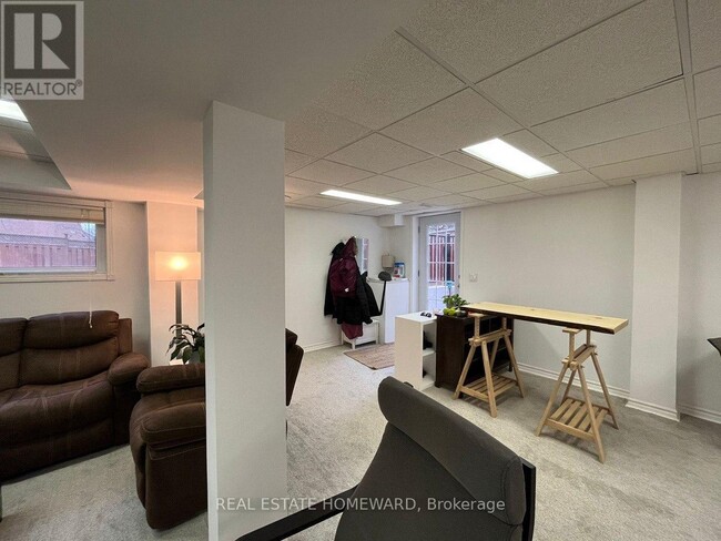 82 Rush Rd in Aurora, ON - Building Photo - Building Photo