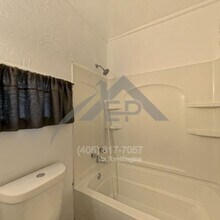 2300 Carlton Way in The Village, OK - Building Photo - Building Photo