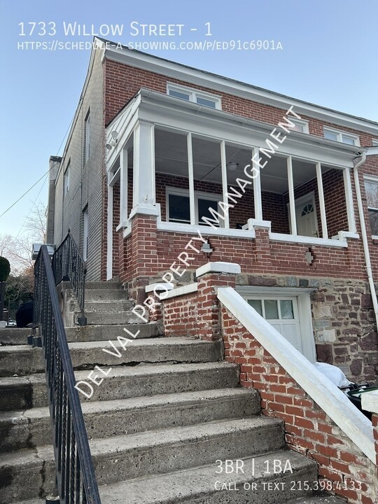 1733 Willow St in Norristown, PA - Building Photo