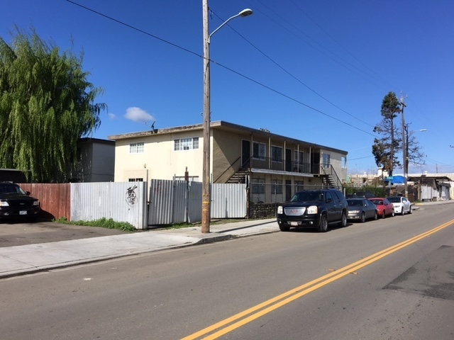 748 Clara St in Oakland, CA - Foto de edificio