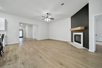 13416 Maverick Trl Rd in Conroe, TX - Foto de edificio - Building Photo