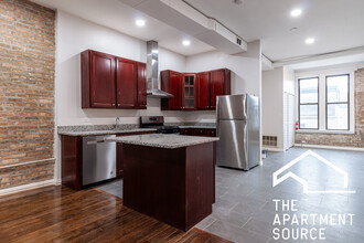 3345 N Clark St, Unit 3 in Chicago, IL - Foto de edificio - Building Photo