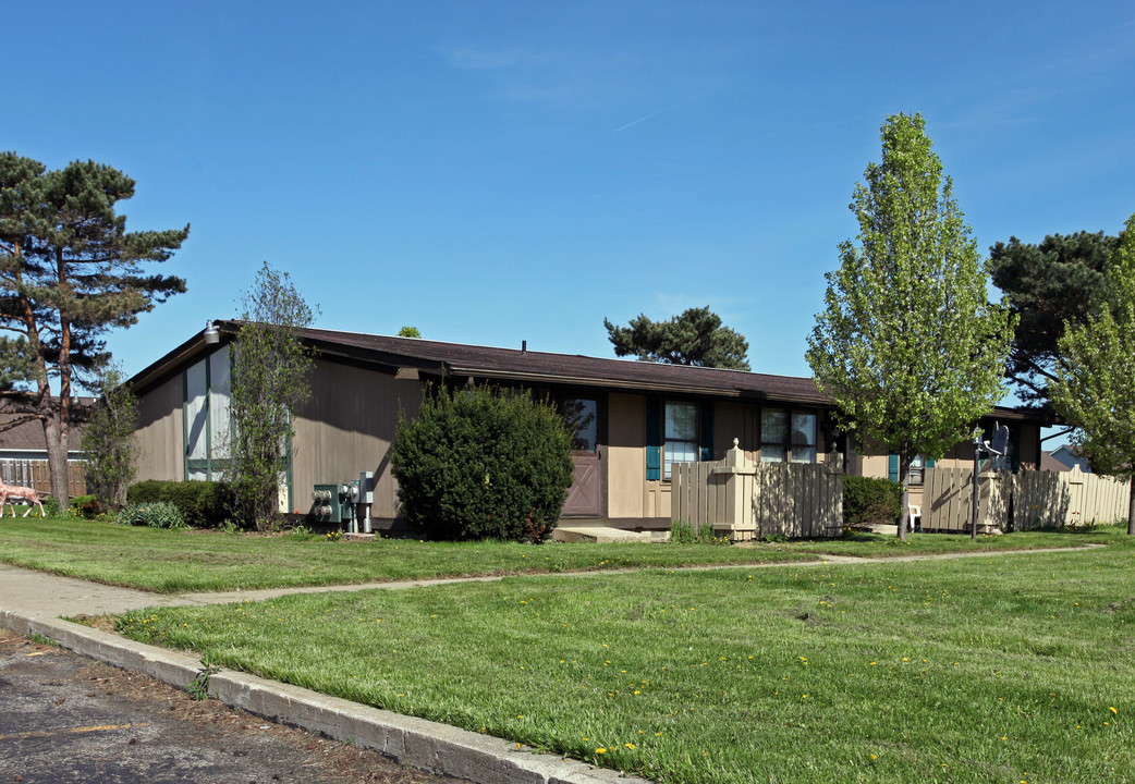 Deer Run Apartments in Wellington, OH - Building Photo