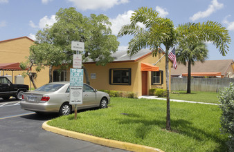 5220 W 25th Ave in Hialeah, FL - Foto de edificio - Building Photo