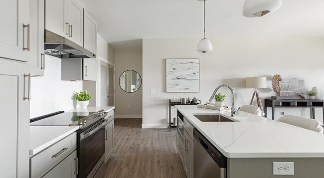 property at 6 Hudson W Dr
