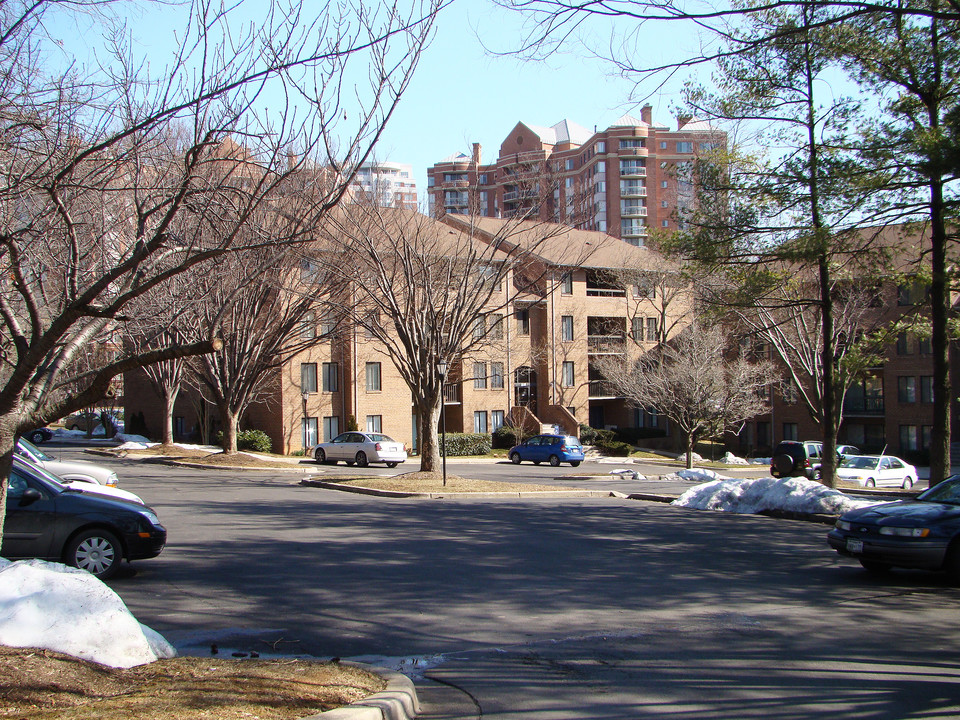 Georgetown Village Condominium in Rockville, MD - Building Photo