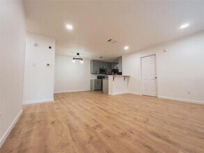 1815 Gracy Farms Ln in Austin, TX - Building Photo - Building Photo