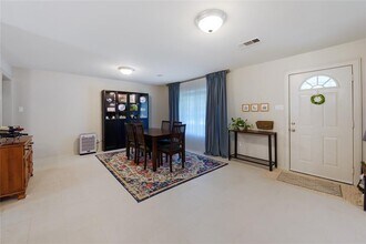 2114 Hewitt Dr in Houston, TX - Foto de edificio - Building Photo