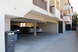 360 W Lexington Dr in Glendale, CA - Building Photo - Building Photo