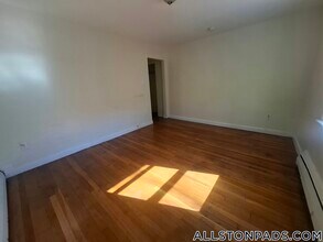 3 President Terrace, Unit 1 in Boston, MA - Foto de edificio - Building Photo