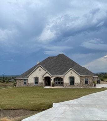 1013 Sky Ct in Weatherford, TX - Building Photo