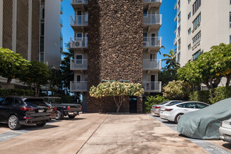 Oceanside Manor in Honolulu, HI - Building Photo - Building Photo