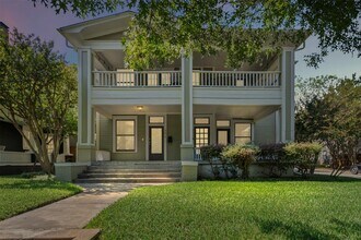 301 S Edgefield Ave in Dallas, TX - Building Photo - Building Photo