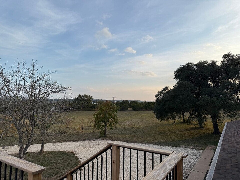 16200 Round Mountain Rd in Leander, TX - Building Photo