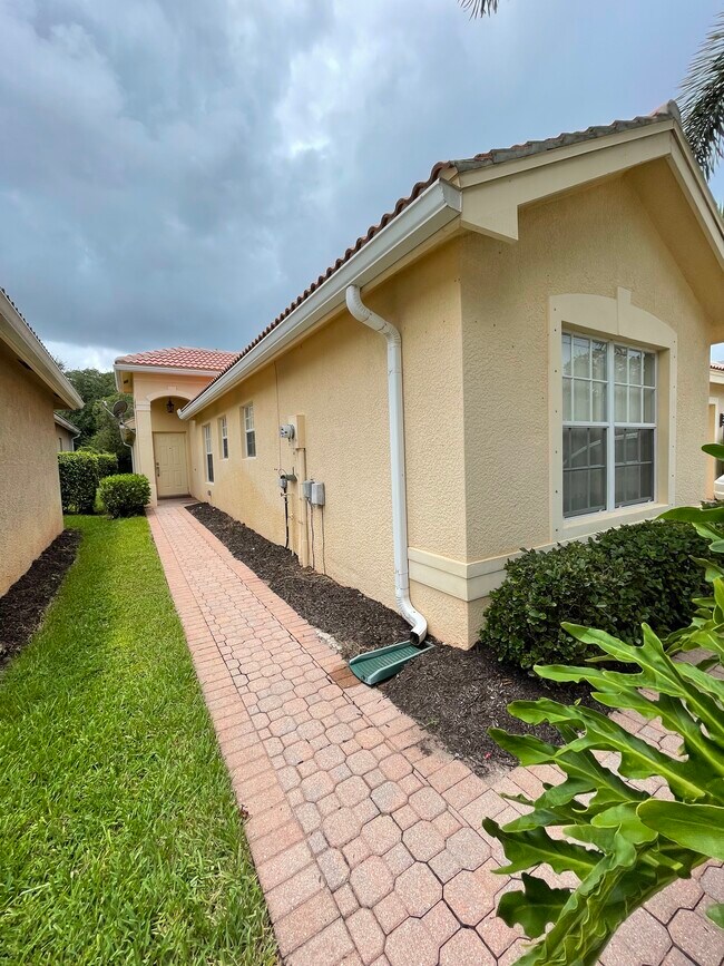 1583 Windamere Ln in Naples, FL - Building Photo - Building Photo