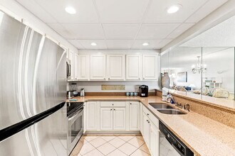 8815 Thomas Dr in Panama City Beach, FL - Building Photo - Building Photo