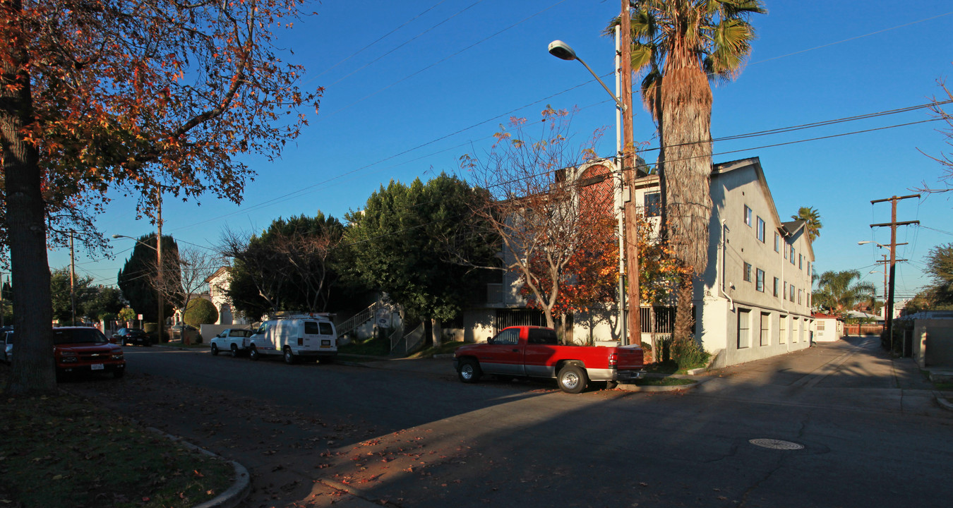 221 ELM in Burbank, CA - Building Photo