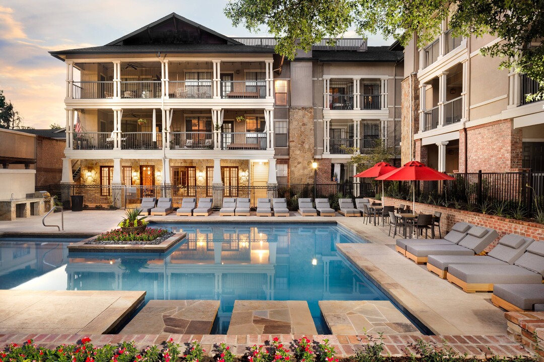 Eastbridge Apartments in Dallas, TX - Foto de edificio