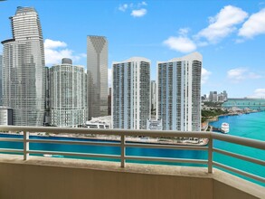 888 Brickell Key Dr, Unit 2510 in Miami, FL - Building Photo - Building Photo