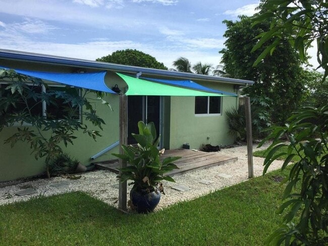 520 NE 36th St in Boca Raton, FL - Building Photo - Building Photo