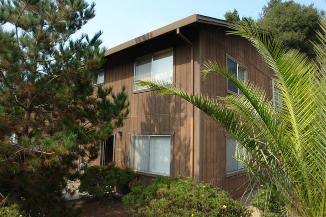 Aptos Apartments in Aptos, CA - Foto de edificio - Building Photo