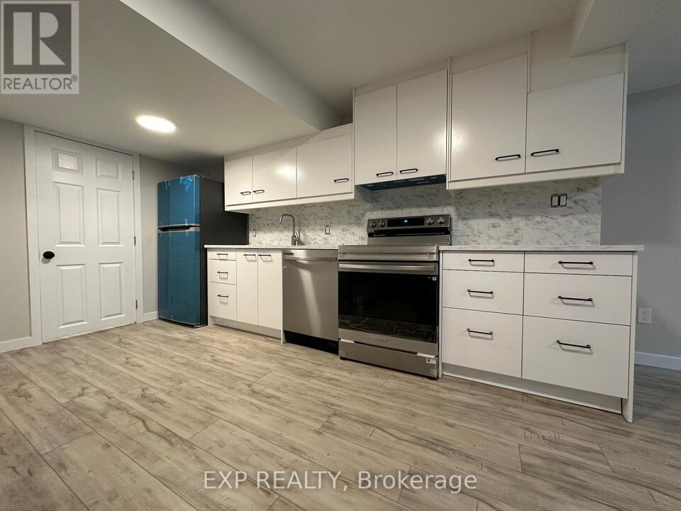 58 Moore Pl in Barrie, ON - Building Photo