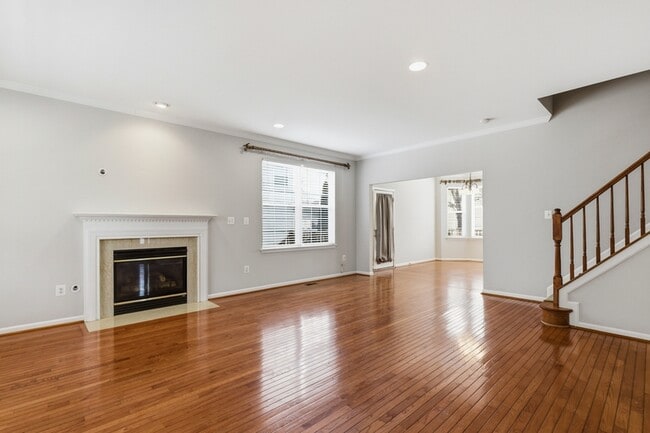 1301 Waterview Way in Essex, MD - Foto de edificio - Building Photo