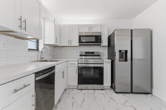 9233 SW 8th St in Boca Raton, FL - Building Photo - Building Photo