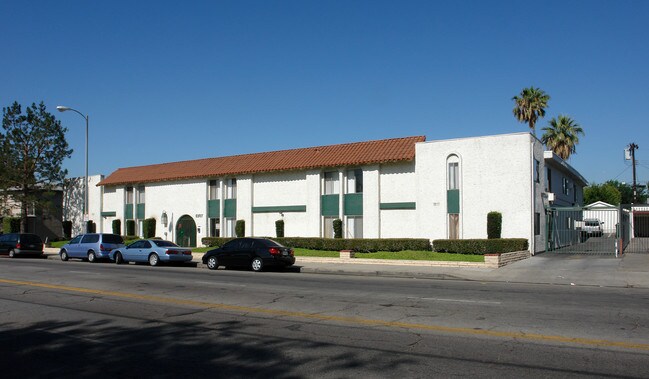 6907 Whitsett Ave in North Hollywood, CA - Building Photo - Building Photo