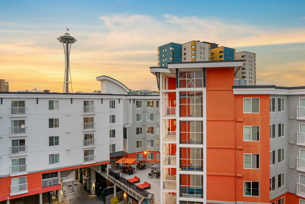 Fountain Court in Seattle, WA - Building Photo