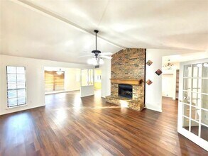 2118 Osage Trail in Grand Prairie, TX - Foto de edificio - Building Photo