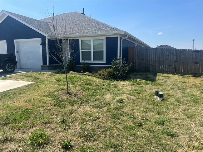 2802 N Teresa Dr in Siloam Springs, AR - Building Photo - Building Photo