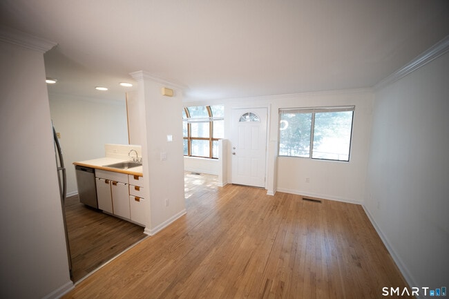 3236 Madison Ave in Bridgeport, CT - Building Photo - Building Photo