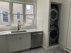 88 Irving St, Unit 1 in Everett, MA - Foto de edificio - Building Photo