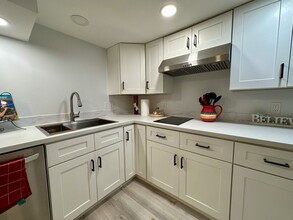 43 Carleton St, Unit B in Newton, MA - Building Photo - Building Photo