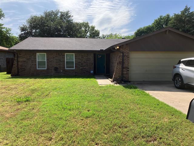 2402 Leslie St in Denton, TX - Building Photo