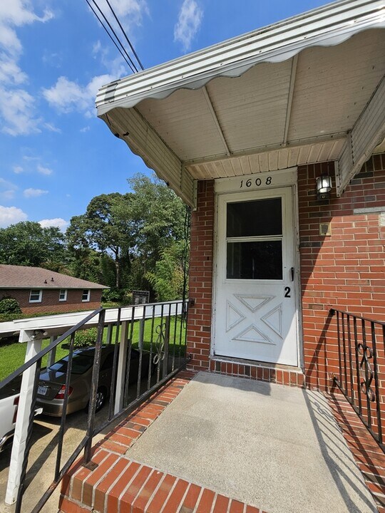 1608 Hawthorne Dr in Chesapeake, VA - Building Photo